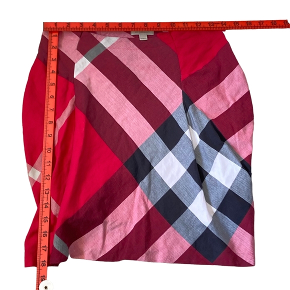 Pre-Loved Burberry Girl's Children's Skirt - Size 14Y - Timeless Elegance - Picture 9 of 11